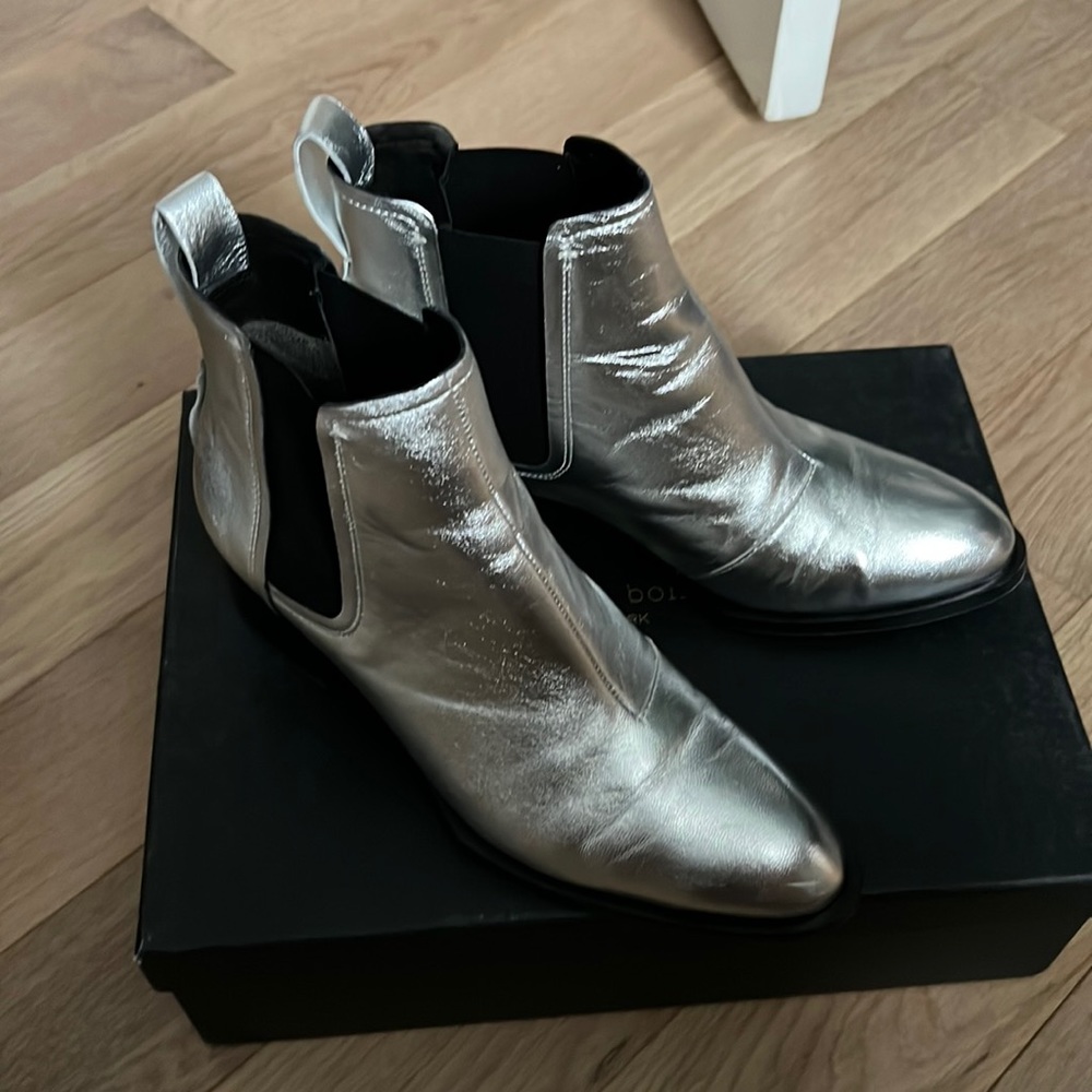 Rag & Bone Walker Booties in Silver! Sz 38.